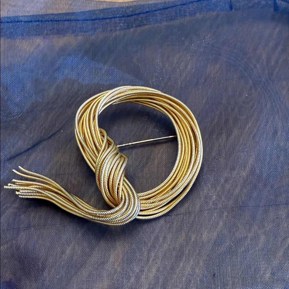 Rare Denicola Elegant Goldtone  Knot Brooch
